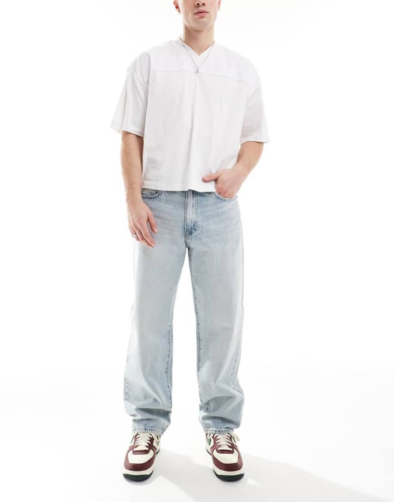 Levi's - 568 - Locker sitzende Straight Jeans in hellblauer Waschung von Levi's