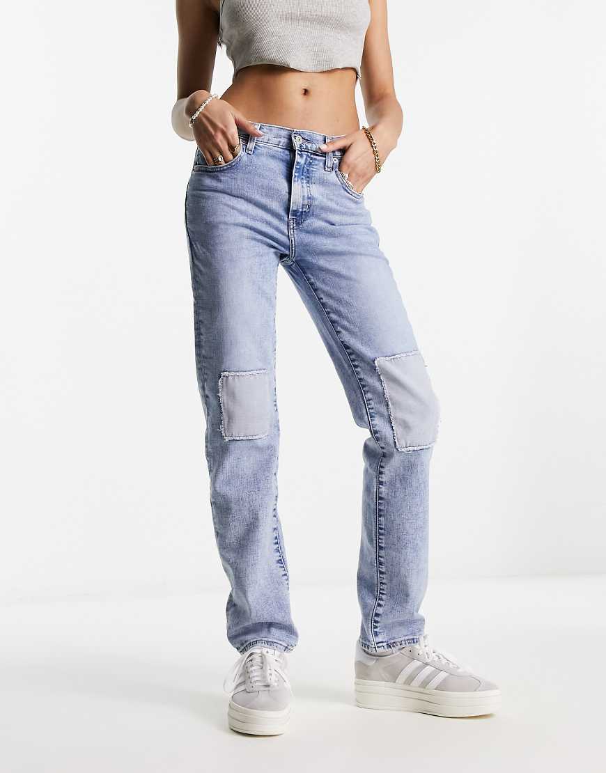 Levi's 724 - Gerade geschnittene Jeans mit hohem Bund in verwaschenem Hellblau von Levi's