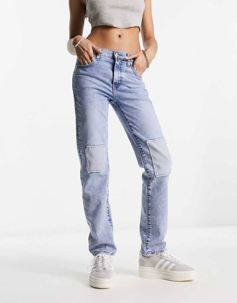 Levi's 724 - Gerade geschnittene Jeans mit hohem Bund in verwaschenem Hellblau von Levi's