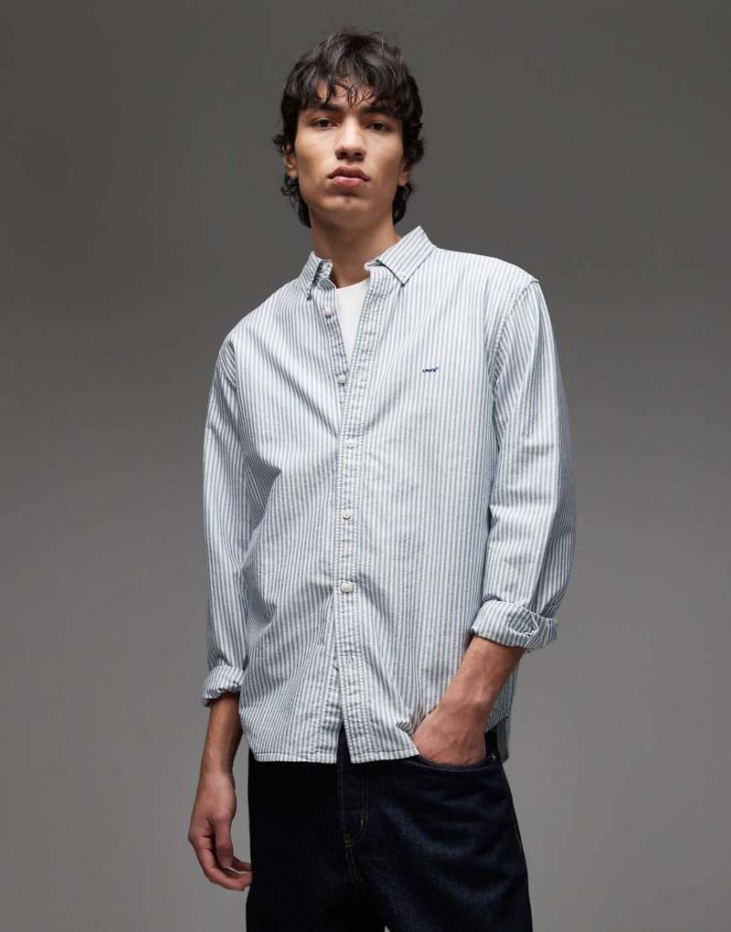 Levi's - Authentic - Gestreiftes Oxford-Hemd in Hellblau/Weiß mit Button-Down-Kragen und farblich abgestimmtem Logo von Levi's