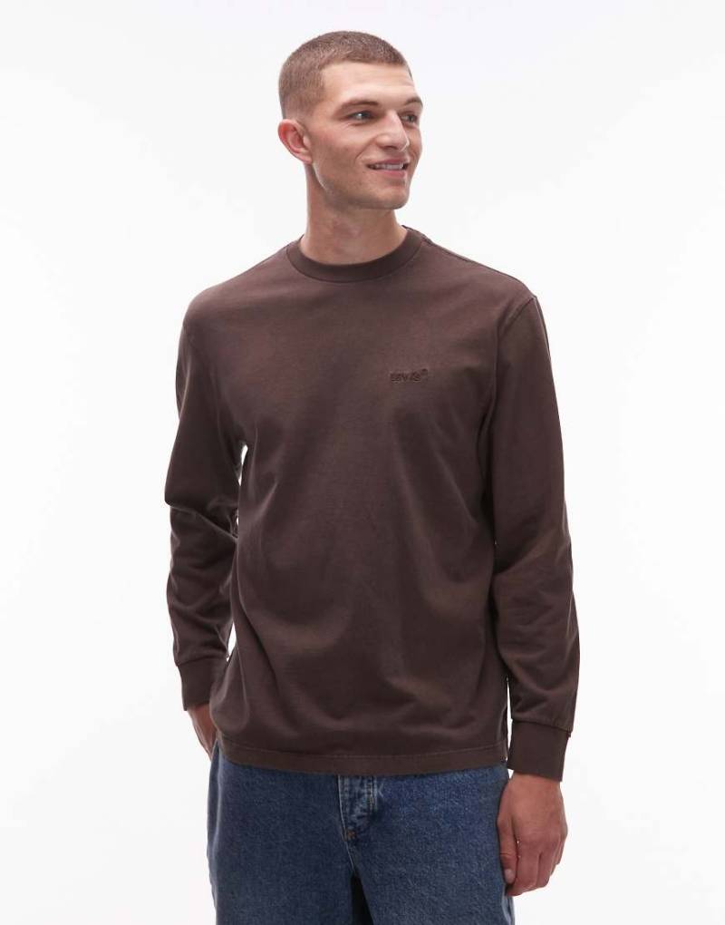 Levi's - Authentic - Stückgefärbtes, langärmliges T-Shirt in Braun mit Logo-Brown von Levi's