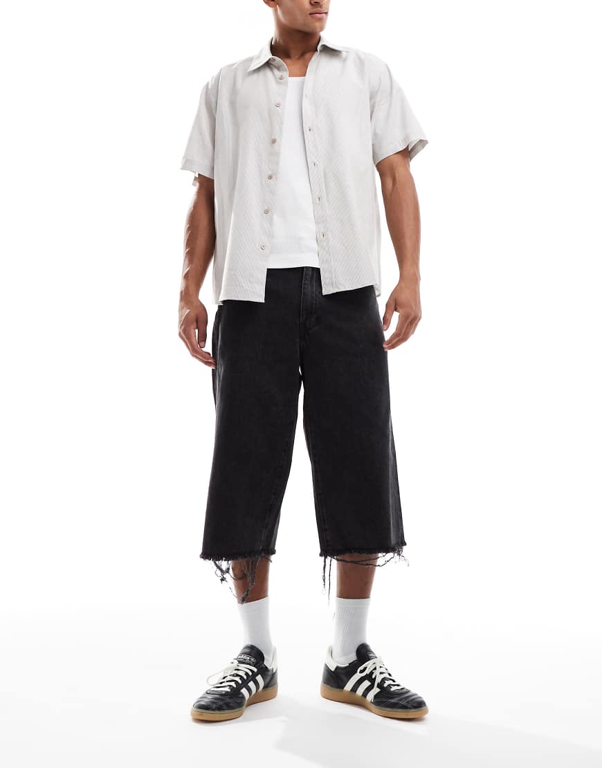 Levi's - Baggy-Jeans in Schwarz und 3/4-Länge mit verdrehter Optik Levi's - Baggy-Jeans in Schwarz und 3/4-Länge mit verdrehter Optik von Levi's