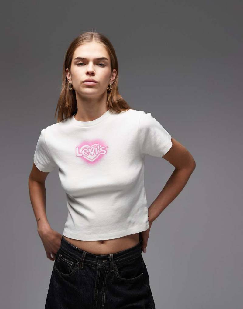 Levi's - Basic-T-Shirt in Weiß mit Herz-Print von Levi's