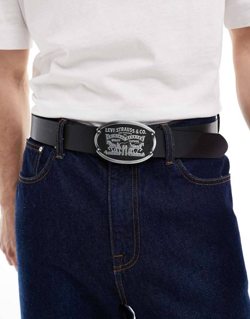 Levi's - Billy - Ledergürtel in Schwarz mit Plakette von Levi's