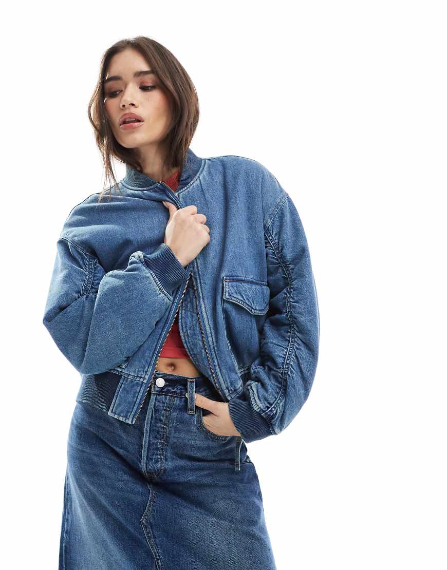 Levi's - Bomberjacke aus Denim in verwaschenem Mittelblau Levi's - Bomberjacke aus Denim in verwaschenem Mittelblau von Levi's