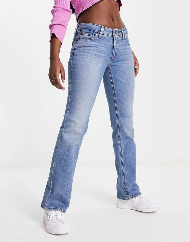 Levi's - Bootcut-Jeans in mittlerer Waschung mit superniedrigem Bund-Blau von Levi's