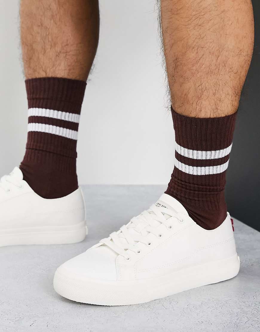 Levi's - Deacon - Sneaker mit rotem Logoetikett in Weiß von Levi's