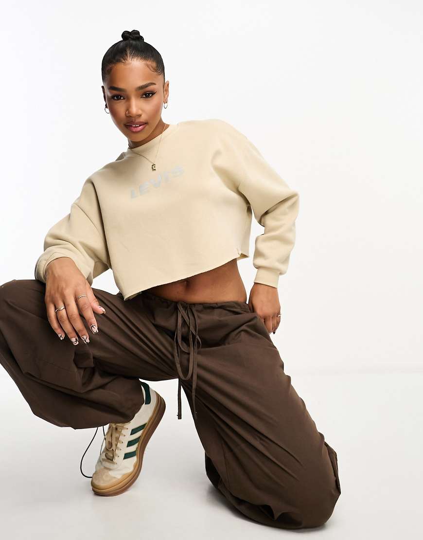 Levi's - Hailie - Kurzes Sweatshirt in Hellbraun mit Logo auf der Brust von Levi's