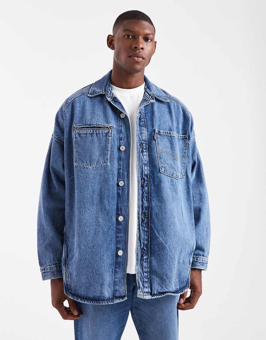 Levi's - Hemdjacke aus Denim in mittlerer Waschung mit verdrehtem Detail-Blau von Levi's