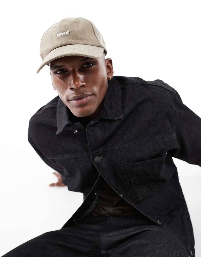 Levi's - Housemark - Baseball-Kappe in Hellbraun mit farblich abgestimmtem Logo von Levi's