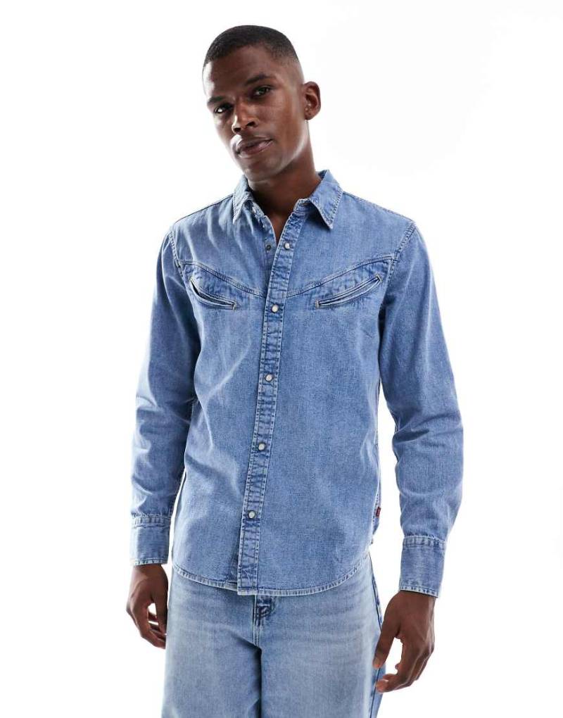 Levi's - Jeanshemd in mittlerer Waschung mit Western-Detail-Blau von Levi's