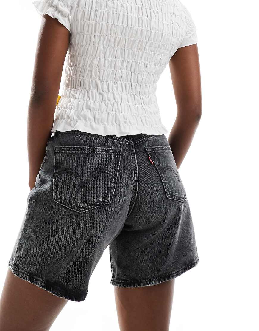 Levi's - Jeansshorts in verwaschenem Schwarz mit weitem Schnitt und hohem Bund von Levi's