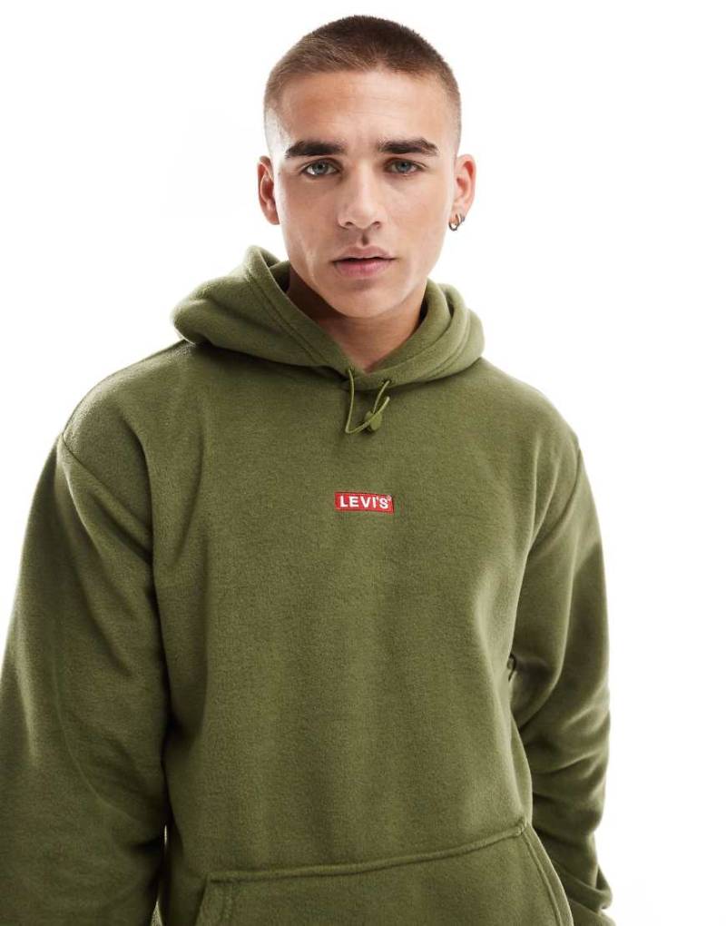 Levi's - Kapuzenpullover aus Fleece in Khaki mit zentriertem Logo-Grün von Levi's
