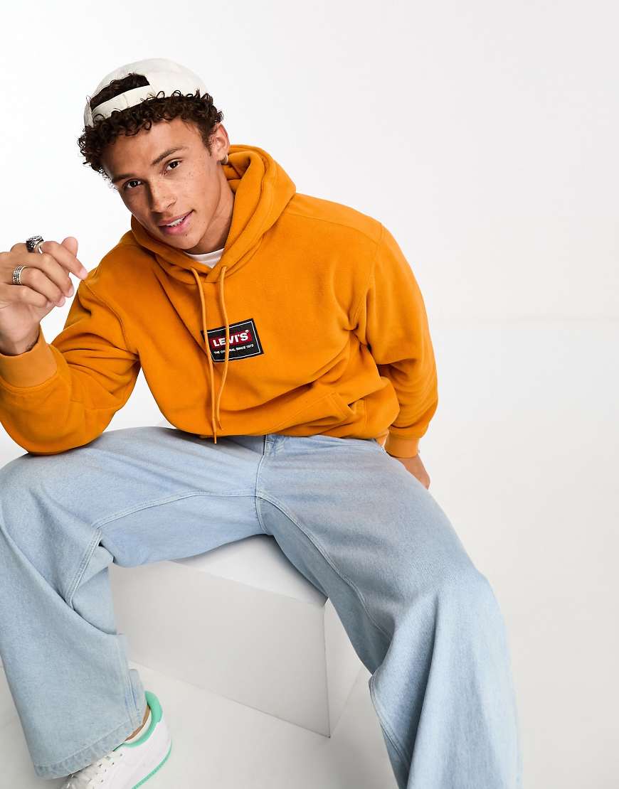 Levi's - Kapuzenpullover aus Fleece in Orange mit mittigem Logo von Levi's