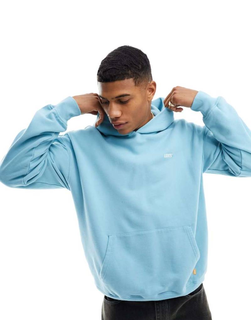 Levi's - Kapuzenpullover in Hellblau mit kleinem Logo von Levi's