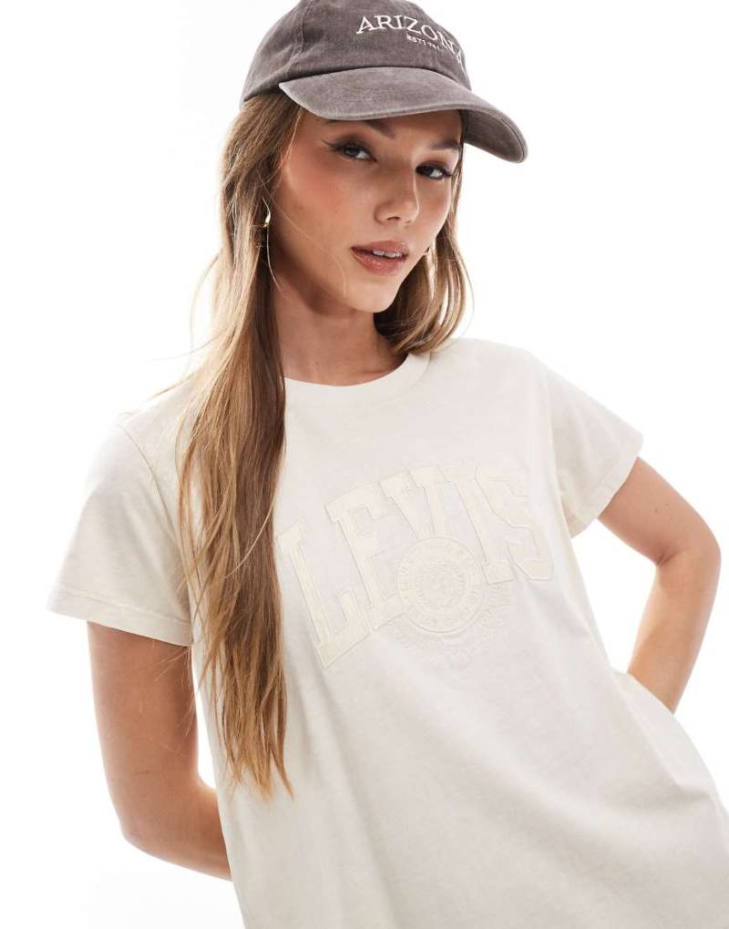 Levi's - Kastiges T-Shirt in Beige mit farblich abgestimmter Logo-Applikation im College-Stil-Neutral von Levi's