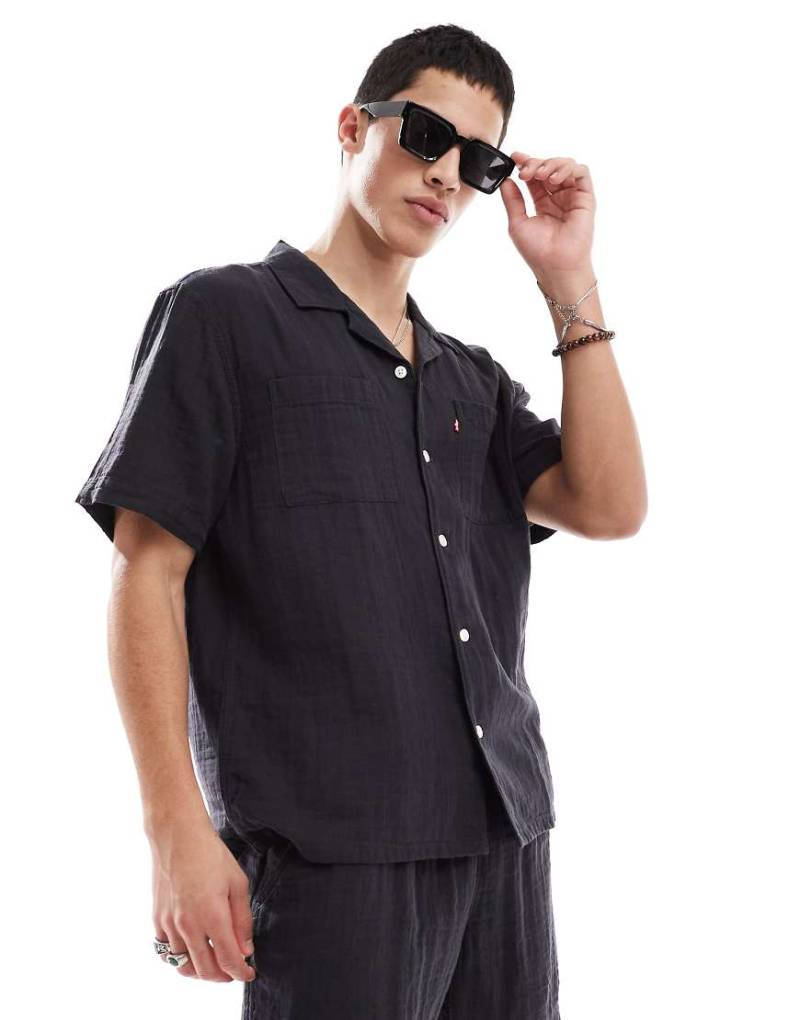 Levi's - Kurzärmliges Camp-Hemd aus Baumwolle in Schwarz mit Reverskragen in regulärer Passform, Kombiteil von Levi's