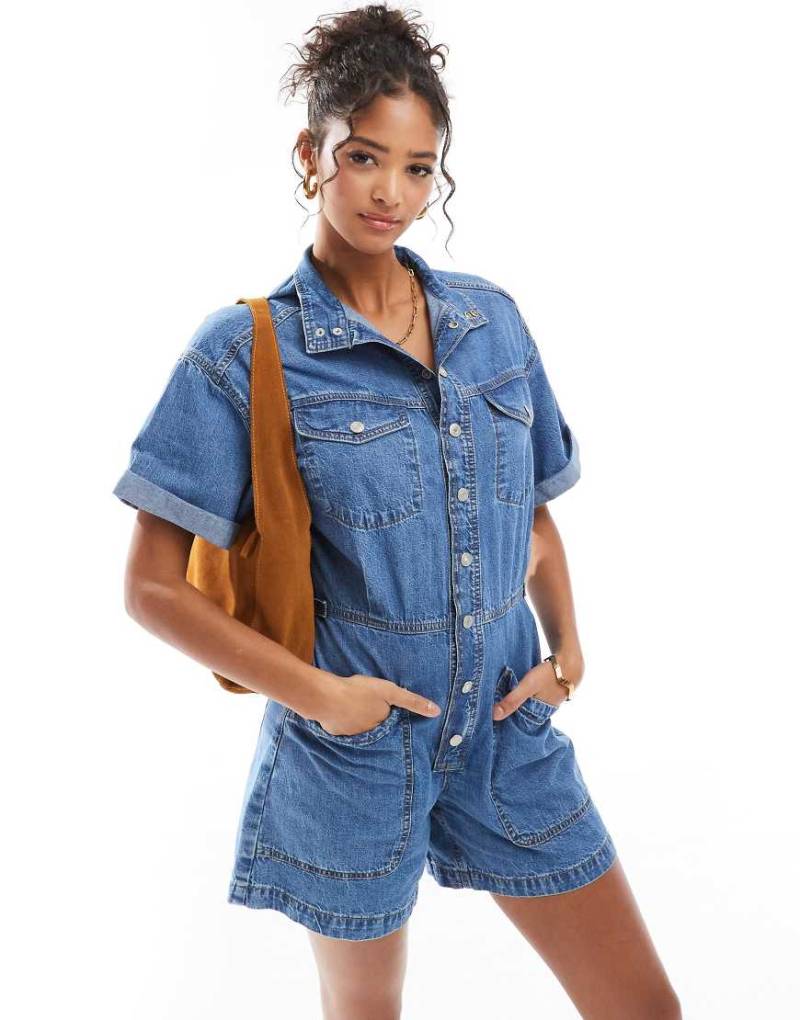Levi's - Kurzer Jeans-Overall in Mittelblau von Levi's