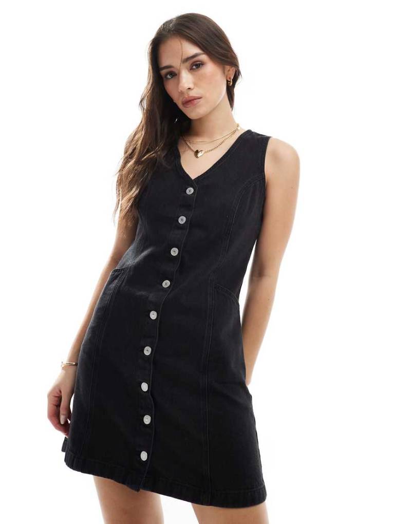 Levi's - Kurzes Jeanskleid in Schwarz mit Knopfleiste von Levi's