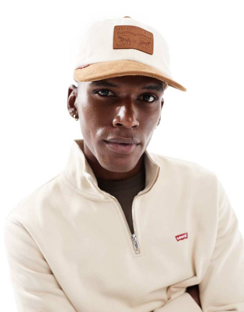 Levi's - Lässige Baseball-Kappe im Dad-Stil in Ecru und Hellbraun mit Logo-Aufnäher-Neutral von Levi's