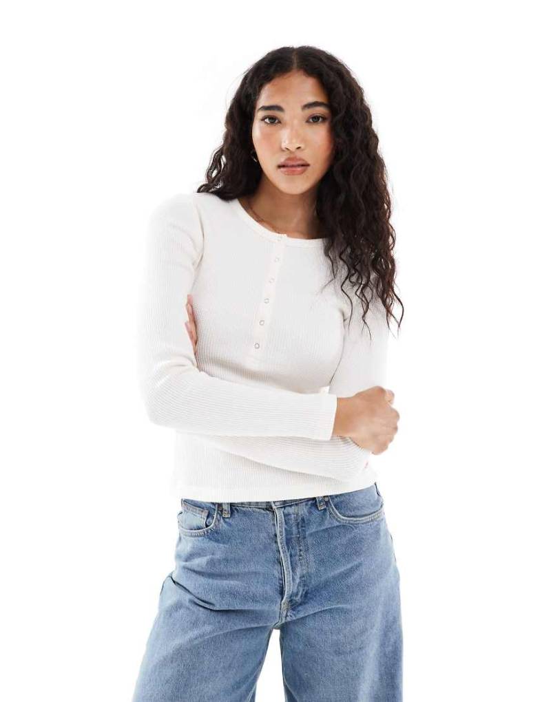Levi's - Langärmliges Henley-Oberteil in Ecru mit Waffelstruktur-Weiß von Levi's