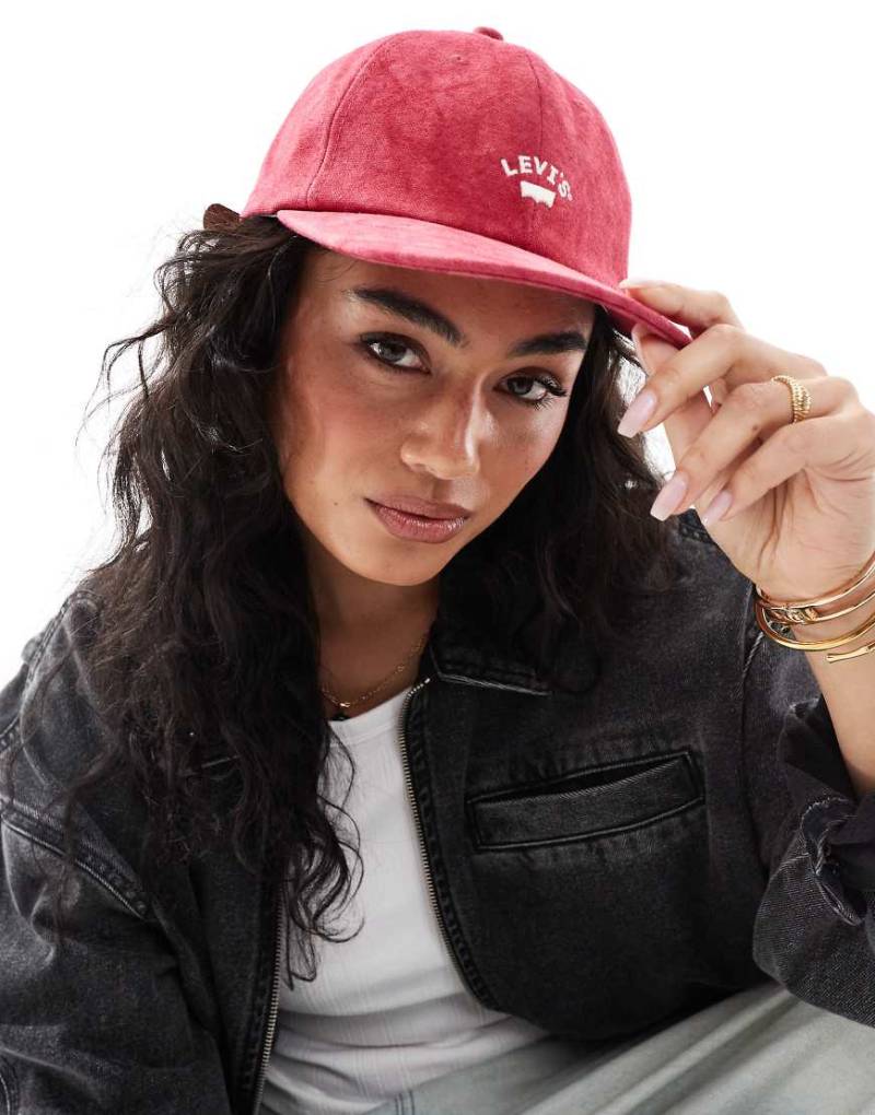 Levi's - Lazy Girl - Kappe in Rot mit kleinem Logo von Levi's