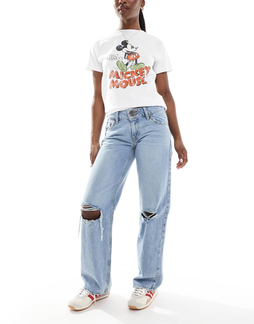 Levi's - Locker geschnittene Jeans in Hellblau mit supertiefem Bund und Rissen Levi's - Locker geschnittene Jeans in Hellblau mit supertiefem Bund und Rissen von Levi's