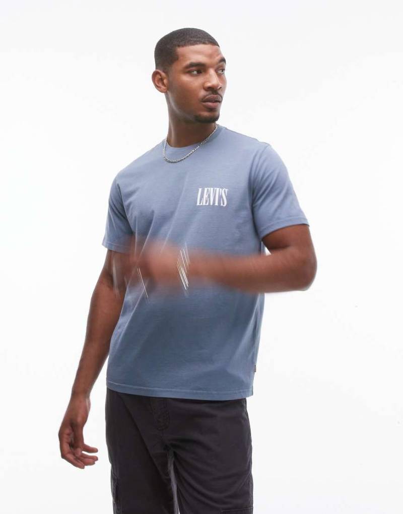 Levi's - Locker geschnittenes T-Shirt in Mittelblau mit Serifen-Logo von Levi's