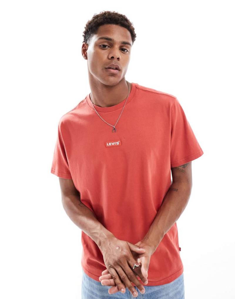 Levi's - Locker geschnittenes T-Shirt in Rot mit mittigem Baby-Tab-Logo von Levi's