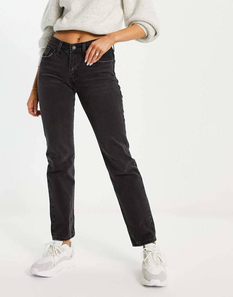 Levi's - Middy - Jeans mit geradem Bein und Zierrissen in Schwarz von Levi's