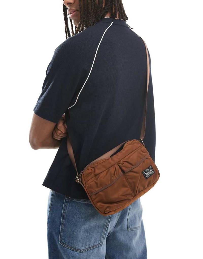 Levi's - Mission Bay - Umhängetasche in Braun von Levi's