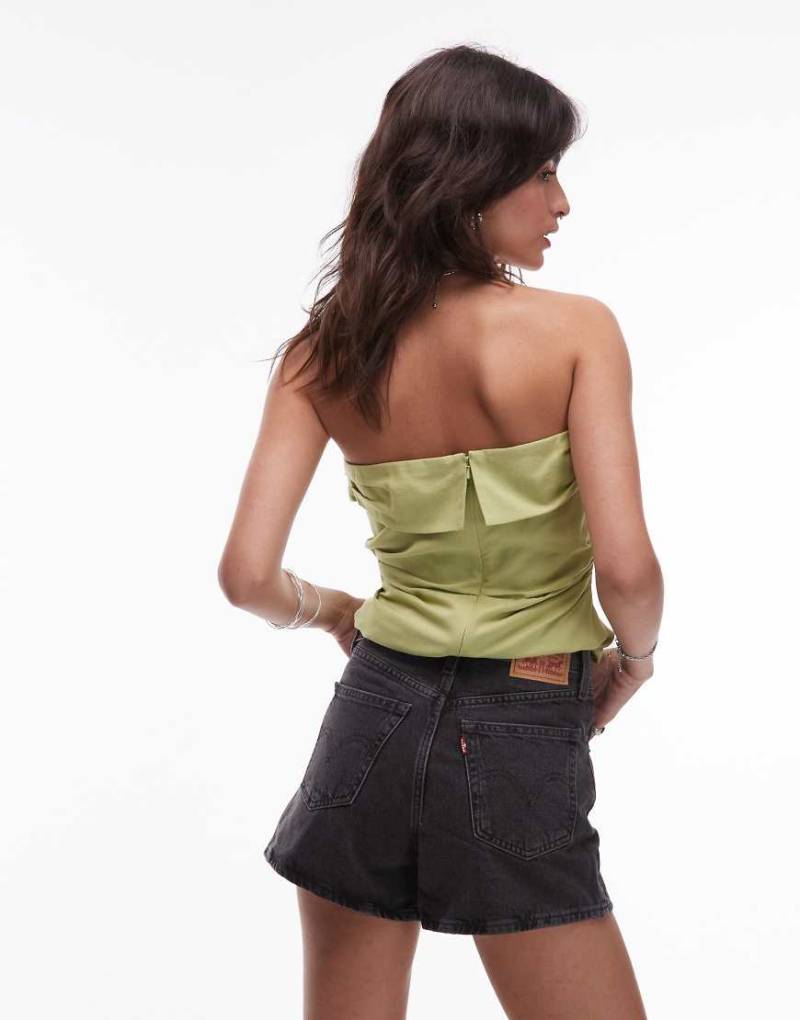 Levi's - Mom-Shorts mit hoher Taille in Schwarz von Levi's