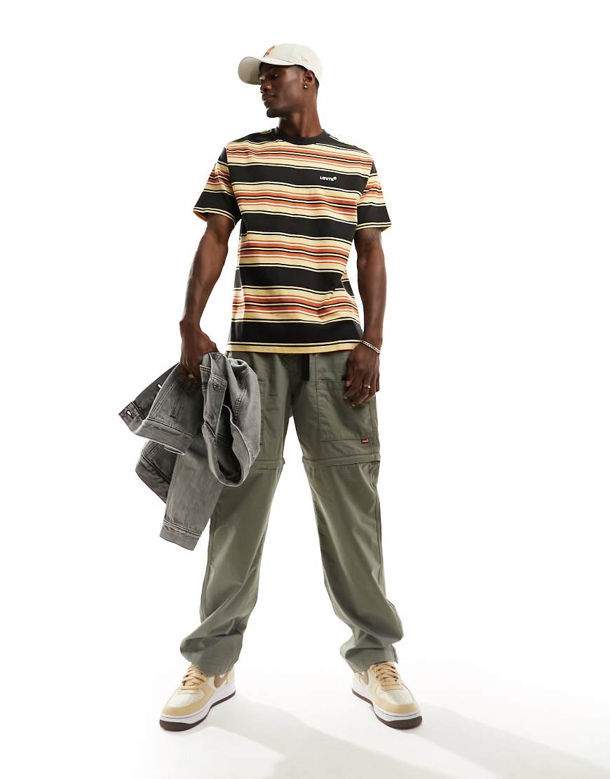 Levi's - Oversize-T-Shirt mit Streifen und kleinem Logo in Rot-Gelb-Schwarz von Levi's