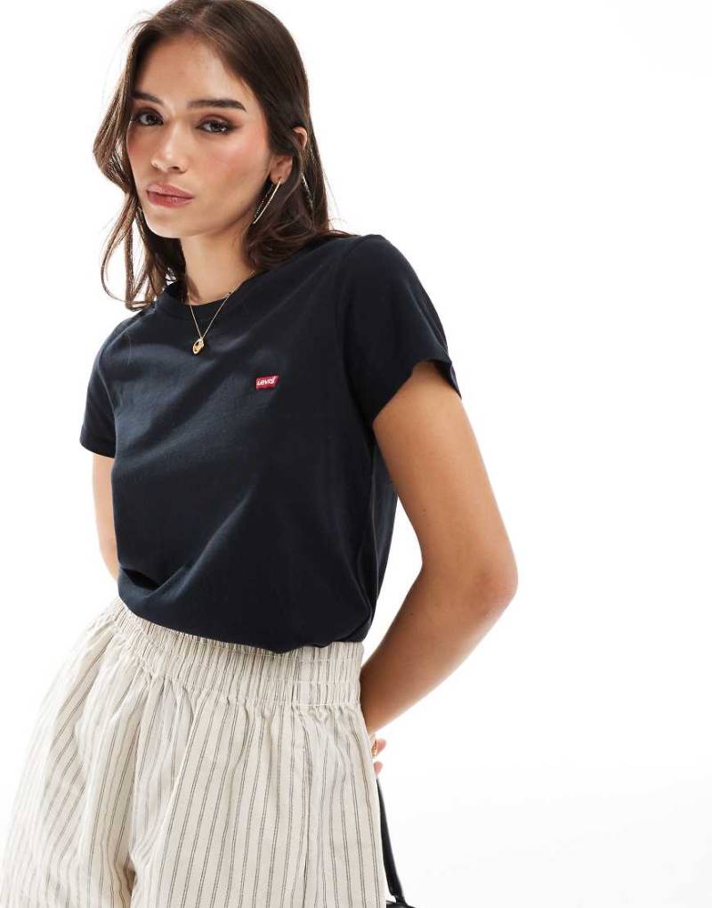 Levi's - Perfect - T-Shirt in Schwarz mit kleinem Fledermaus-Logo von Levi's