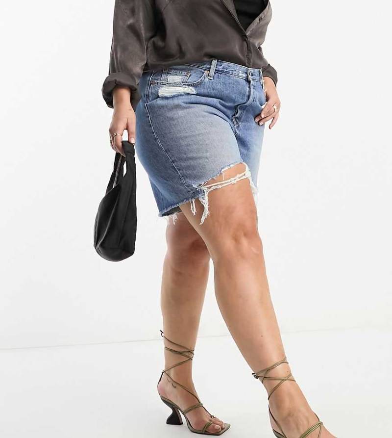 Levi's Plus - 501 - Shorts im Stil der 90er in verwaschenem Mittelblau von Levi's