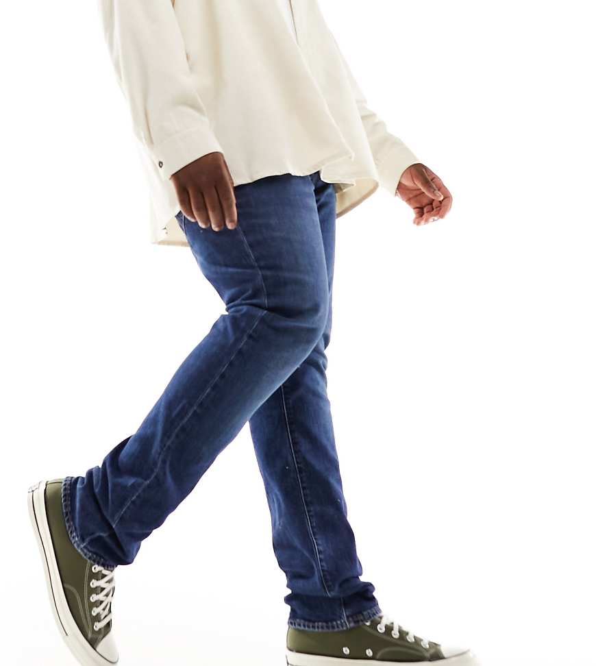 Levi's Plus - 511 - Schmal geschnittene Jeans in mittelblauer Waschung von Levi's