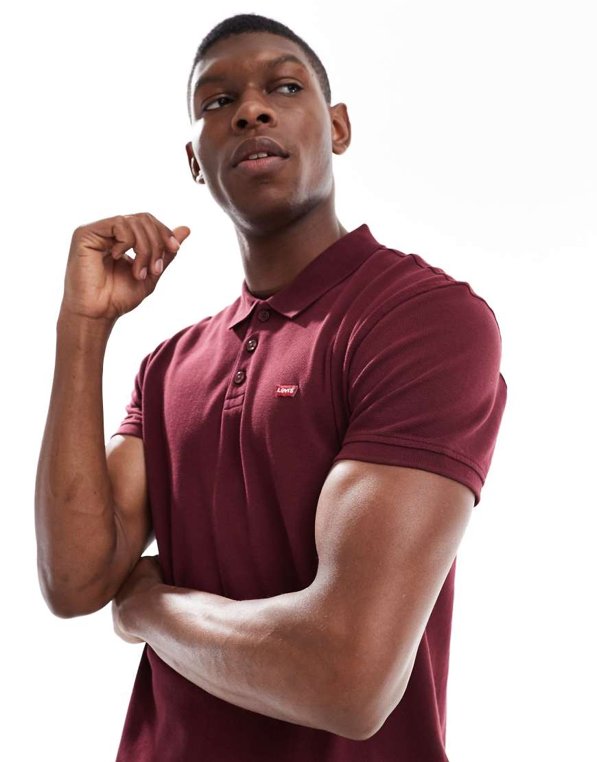 Levi's - Polohemd aus Pikee in Burgunderrot mit Fledermaus-Logo von Levi's