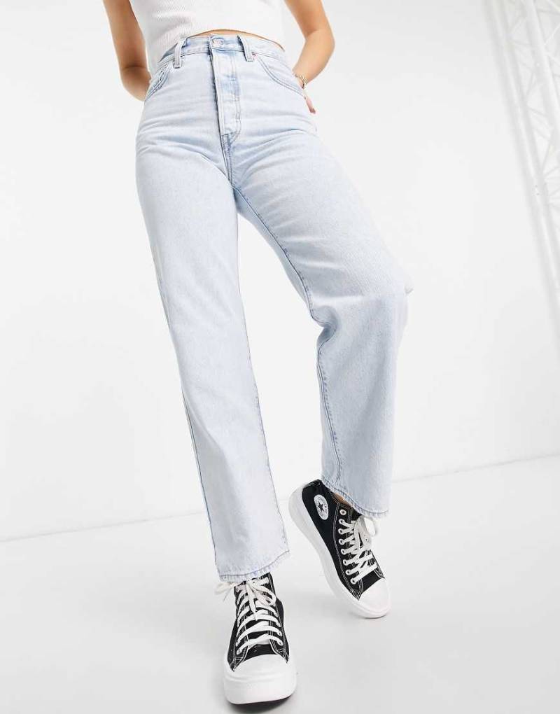 Levi's - Ribcage - Gerade geschnittene, knöchellange Jeans in hellblauer Waschung von Levi's