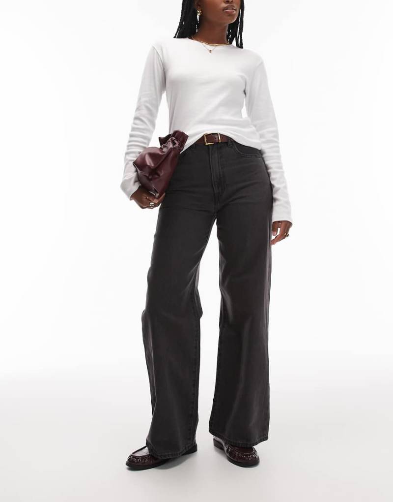 Levi's - Ribcage - Jeans in verwaschenem Schwarz mit weiten Beinen und Flechtdetail von Levi's