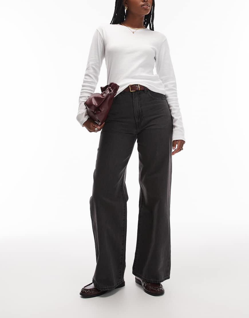 Levi's - Ribcage - Jeans in verwaschenem Schwarz mit weiten Beinen und Flechtdetail von Levi's