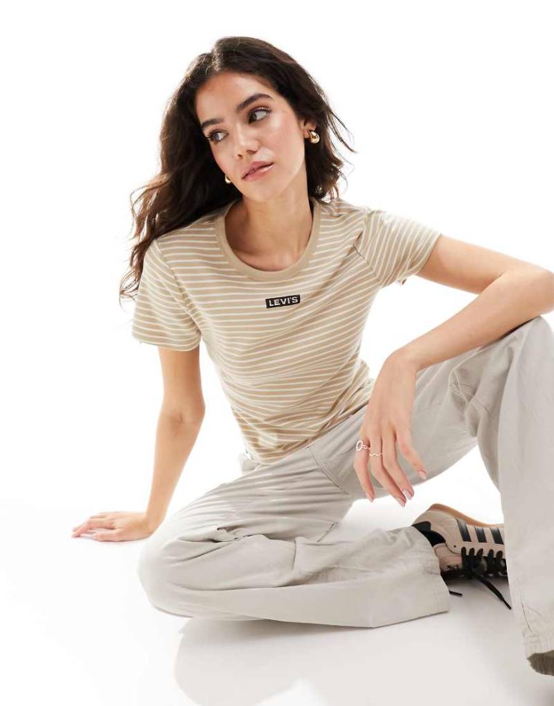 Levi's - Rickie - T-Shirt in gestreiftem Cremeweiß mit kleinem Logo von Levi's