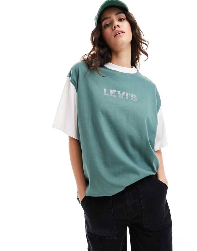 Levi's - Ringer-T-Shirt in Grün mit Oversize-Passform und Logo auf der Brust von Levi's
