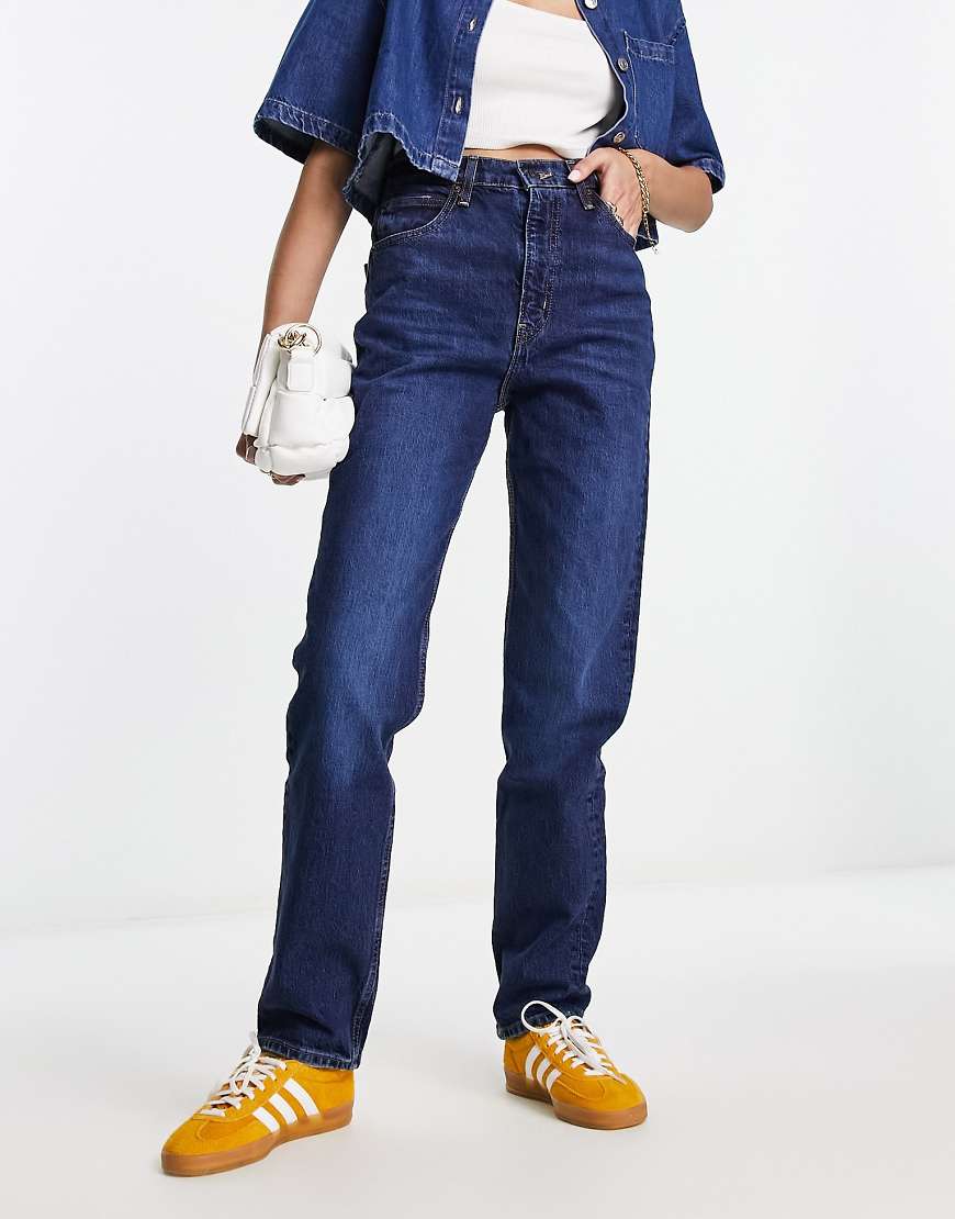 Levi's - Schmal geschnittene Straight Jeans im Stil der 70er in mittelblauer Waschung mit hohem Bund von Levi's