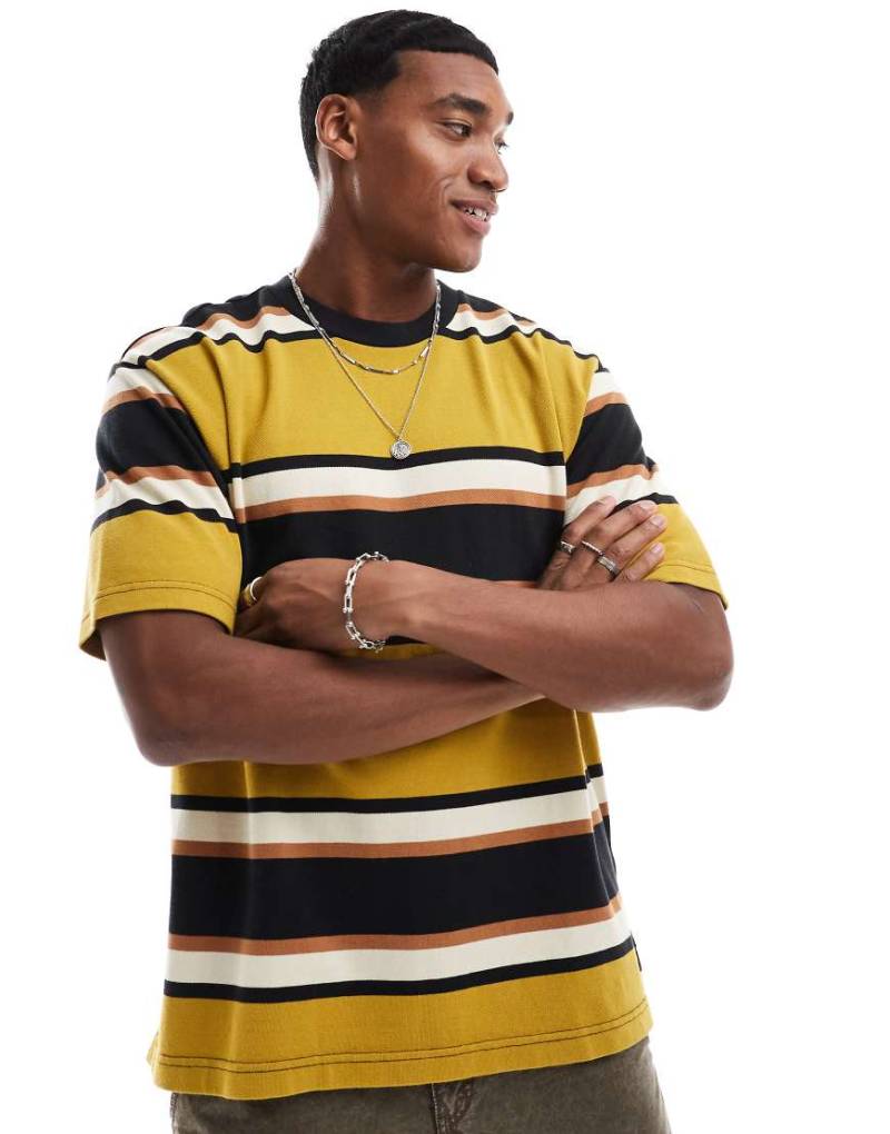 Levi's Skateboarding - Boxy-Fit-T-Shirt in Gelb-Bunt mit Pikee-Streifen von Levi's