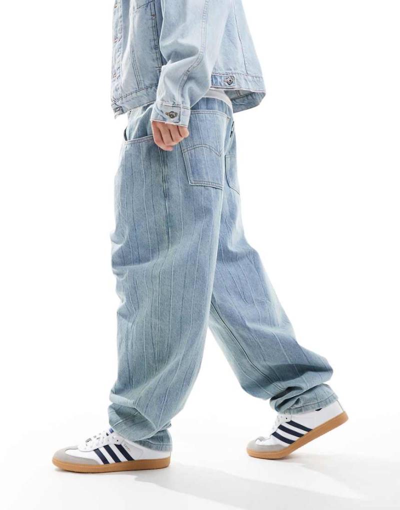 Levi's Skateboarding - Jeans in Bleichblau mit lockerem Schnitt und gestauchtem Hosenbein von Levi's