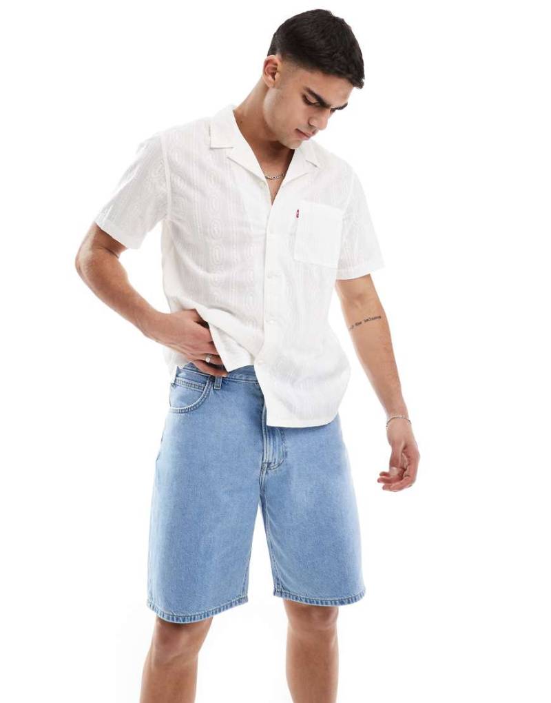 Levi's - Standard Camp - Kurzärmliges Hemd aus Baumwolle in Weiß mit Reverskragen und Gaze-Streifen von Levi's