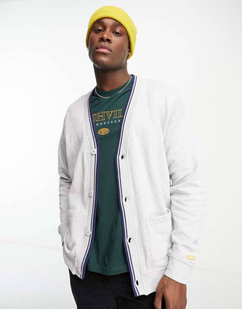 Levi's - Strickjacke in Grau mit Taschen und Logo am Ärmel von Levi's