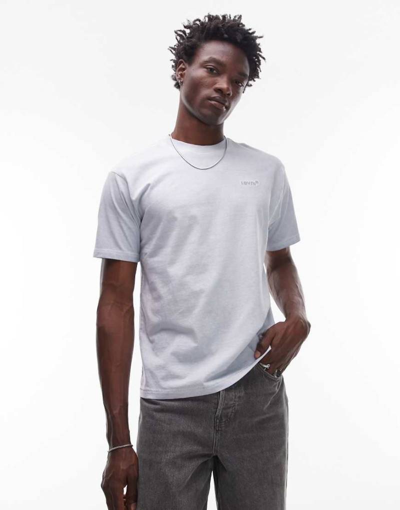 Levi's - Stückgewaschenes Oversize-T-Shirt in Hellblau mit farblich abgestimmtem Logo im Vintage-Stil von Levi's