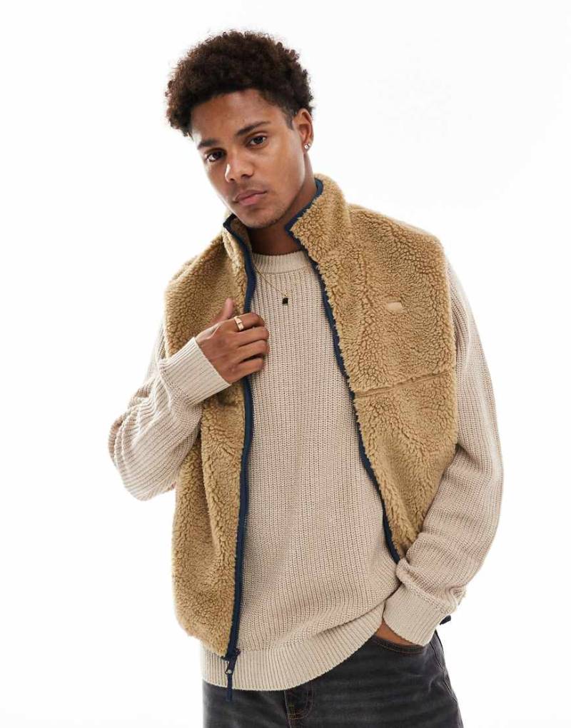 Levi's - Summit - Sherpa-Weste in Hellbraun von Levi's