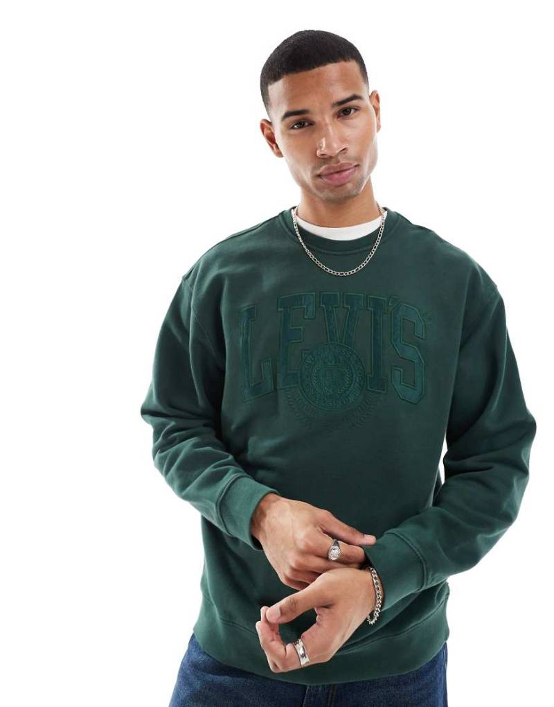 Levi's - Sweatshirt in Mittelgrün mit farblich abgestimmter Logo-Applikation und lässigem Schnitt von Levi's